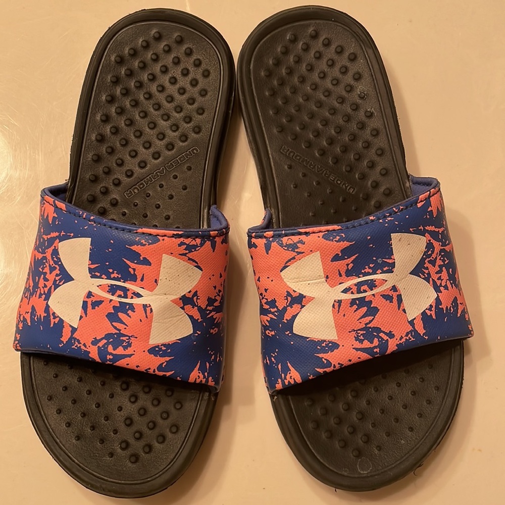 Under Armour Girls Pink and Blue Soccer slides (3Y)